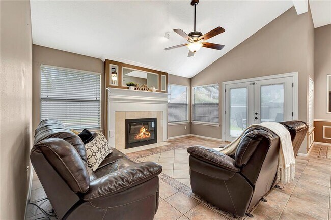 Building Photo - 15131 Cranbourne Dr