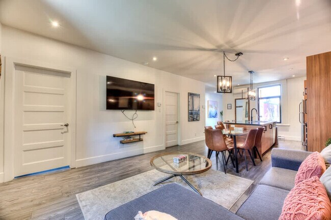 Photo du bâtiment - 3833 Rue Saint-Denis-SI FL3-ID1543119P