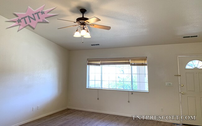 Building Photo - Home in Viewpoint West HOA