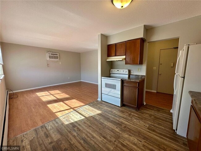 Foto del edificio - 1566 N Woodbridge St