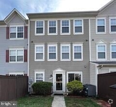 Building Photo - 4971 Clarendon Terrace