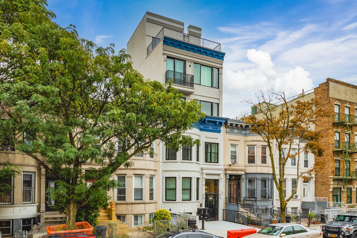 Foto del edificio - 2561 Bedford Ave