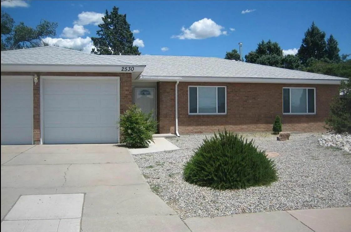 Foto principal - 2530 Wyoming Blvd NE
