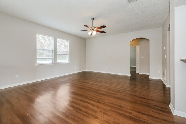 Foto del edificio - 2411 Watermill Dr