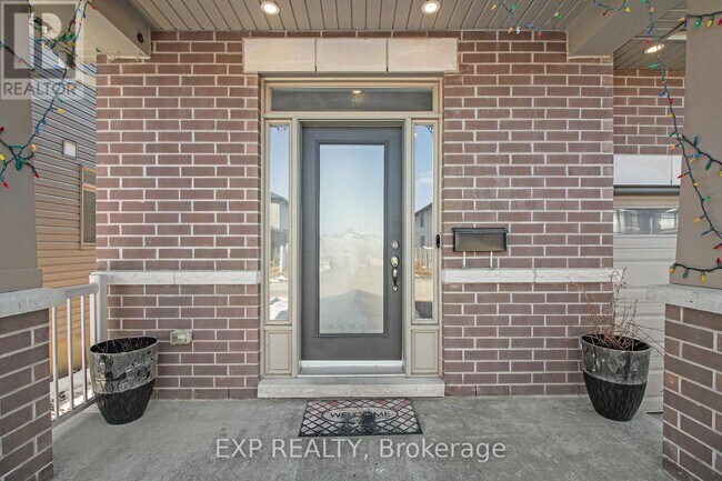 Building Photo - 908 Embankment St