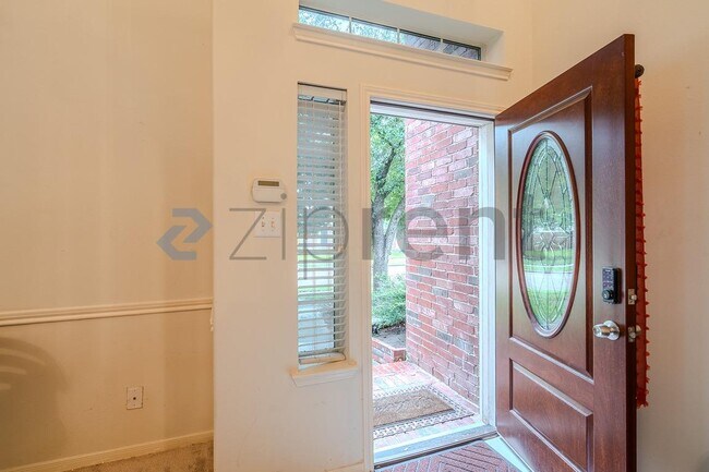 Building Photo - Unit