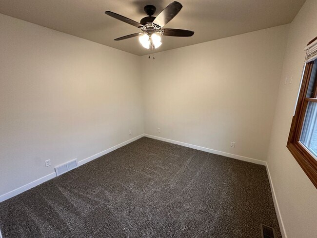 Foto del edificio - Newly Renovated 2 Bed House in Rock Valley...