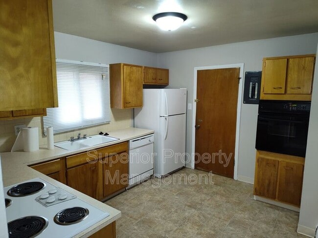Building Photo - 3021 Kelley Dr