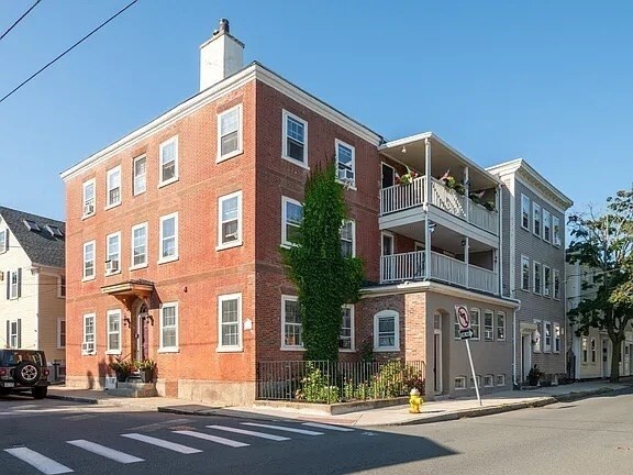 Building Photo - 96 Derby St