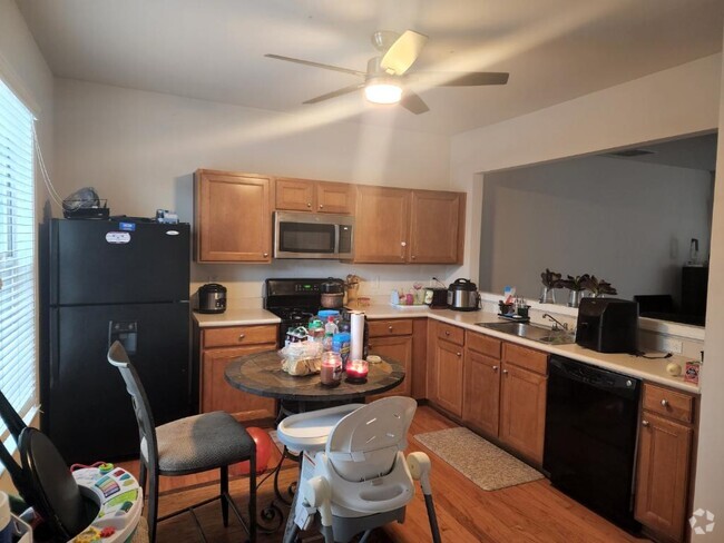 Building Photo - 1044 Annazanes Ct