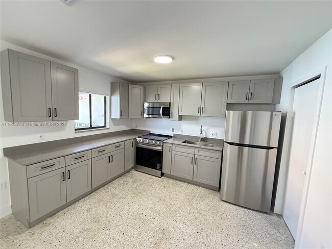 Building Photo - 180 NE 57th St