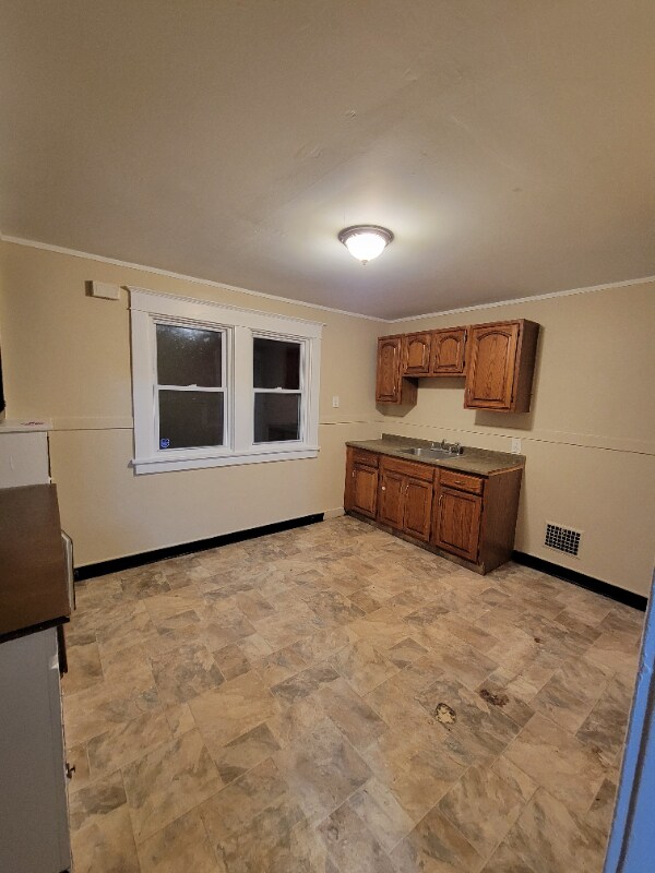 Building Photo - 132 Ivanhoe Rd