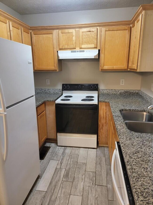 Foto del edificio - 4 bedroom Townhouse in Monroe