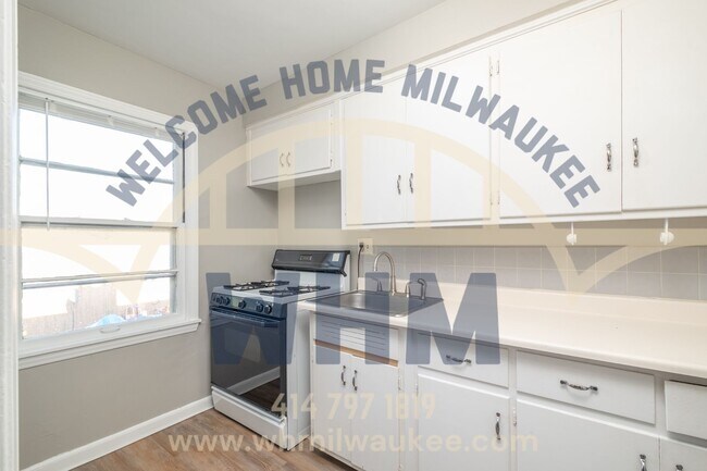 Foto del edificio - AVAILABLE NOW! Welcome to this Charming 2 ...