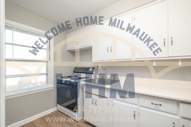 Building Photo - AVAILABLE NOW! Welcome to this Charming 2 ...