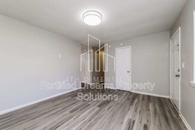 Foto del edificio - 4930 Rumley Cir