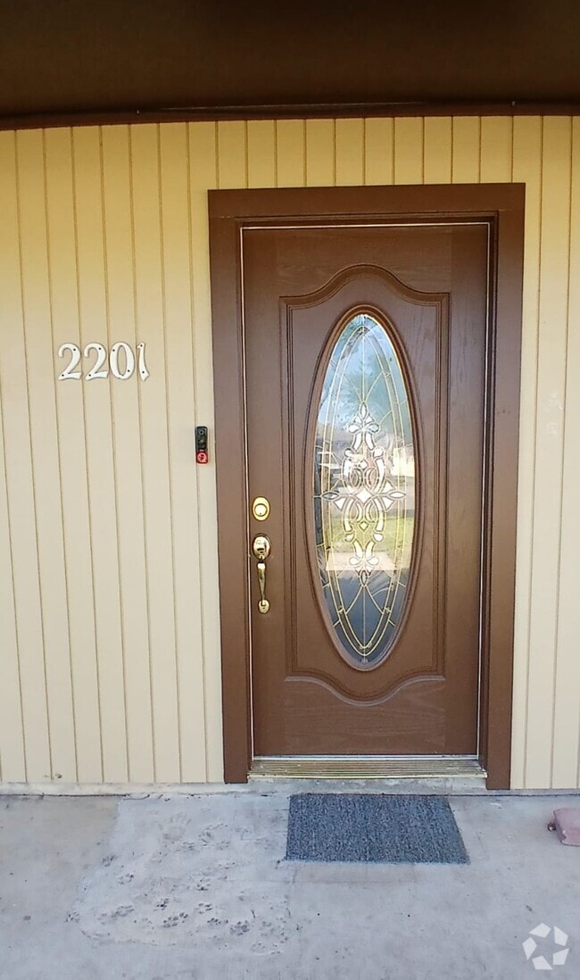 Building Photo - 2201 Timberline Dr