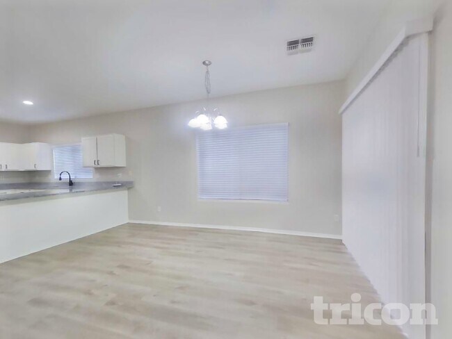 Foto del edificio - 13038 W Aster Dr