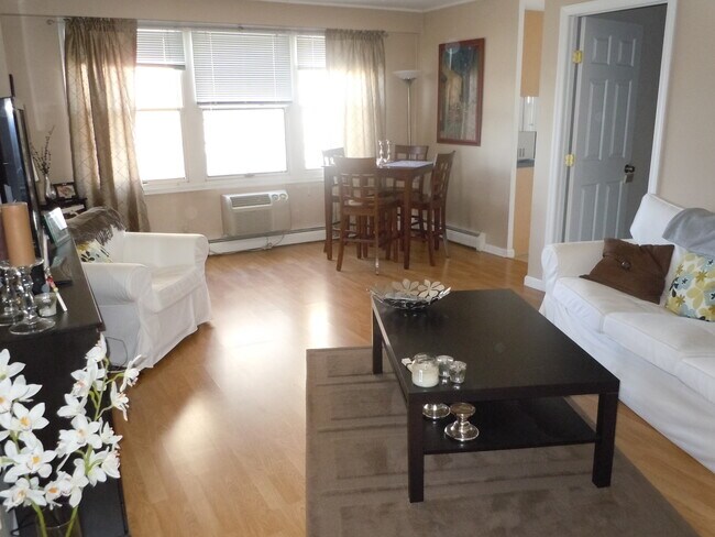 amplia sala de estar - 30 Glenbrook Rd