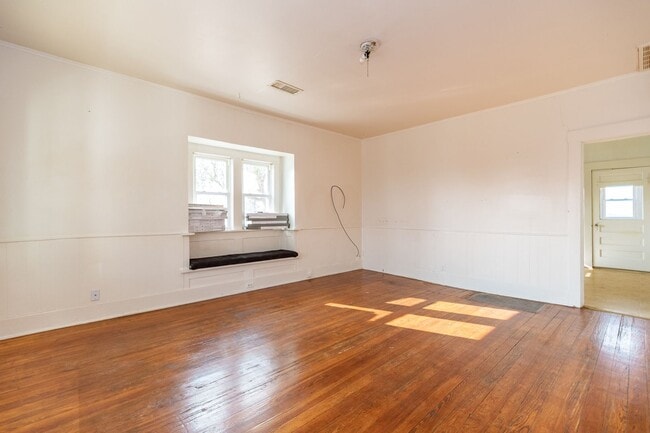 Foto del edificio - 2 Bedroom Cottage for Lease
