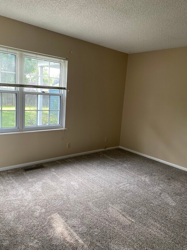 Foto del edificio - 3219 Hanover Dr