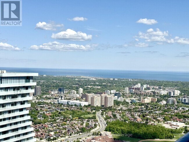 Photo du bâtiment - 448 Burnhamthorpe Rd W