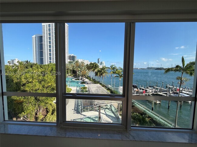 Foto del edificio - 1500 Bay Dr E