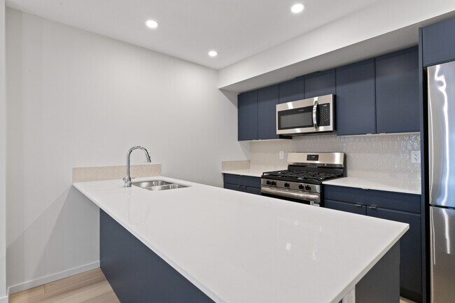 Photo du bâtiment - 11440-11487 87 St NW