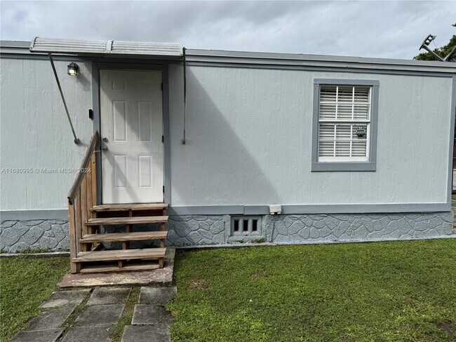 Foto del edificio - 20600 NW 55th Ct