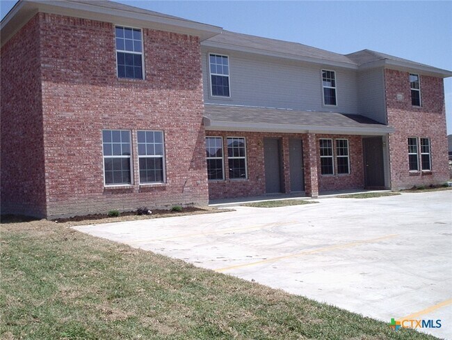 Building Photo - 2102 Tahoe Ct