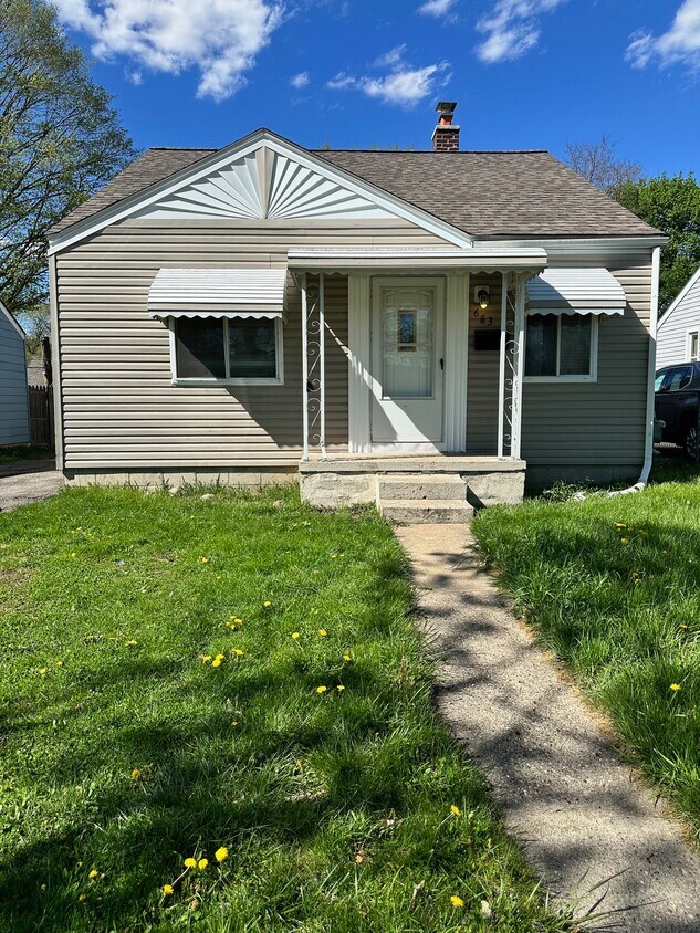 Primary Photo - 683 E Madison Ave