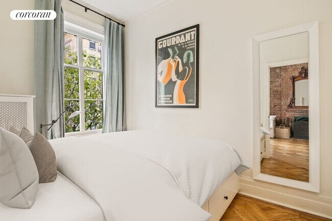 Foto del edificio - 62 W 11th St