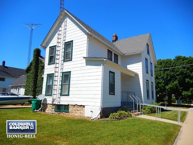 Building Photo - 428 Pine St