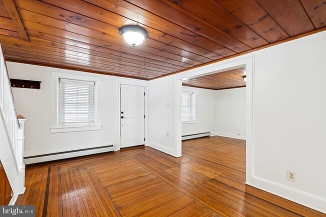 Building Photo - 1687 E Main St