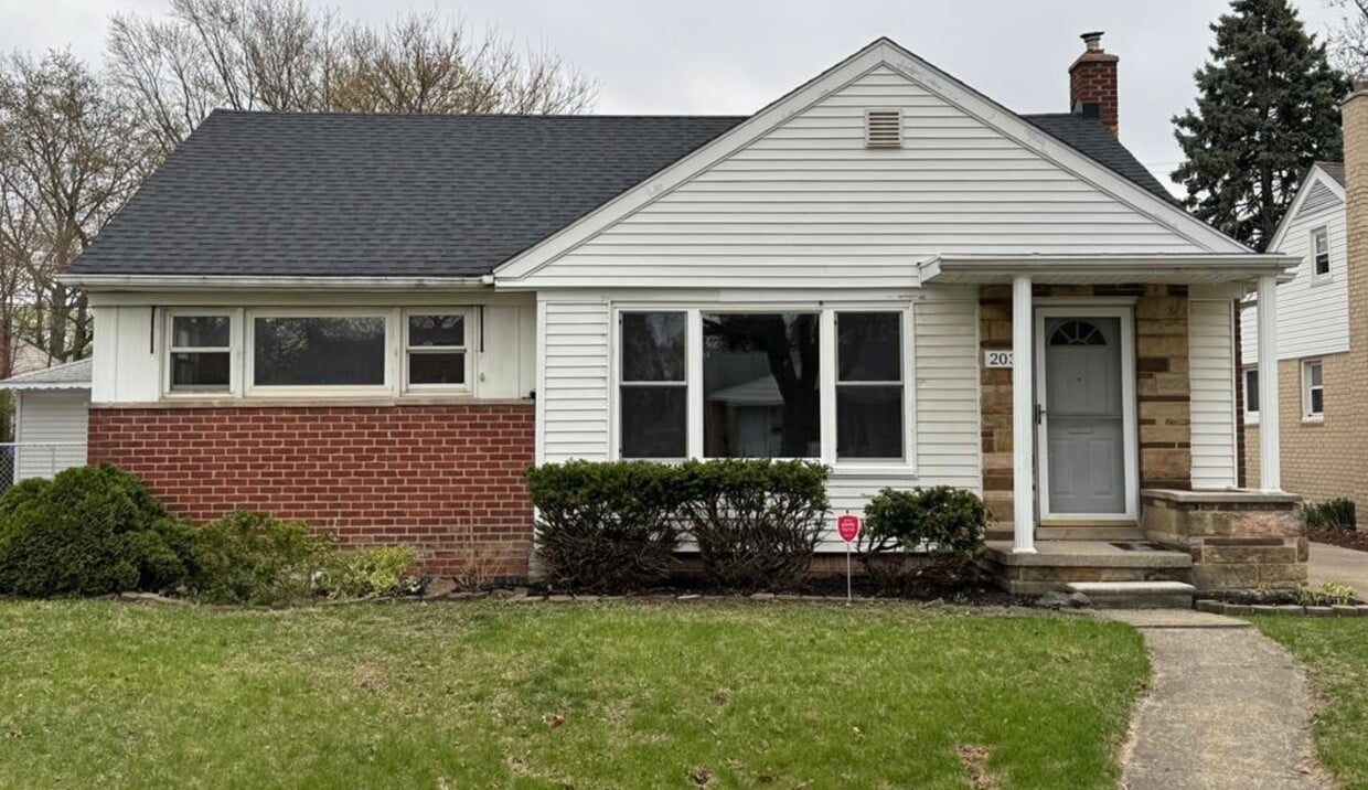 Primary Photo - 2031 Carlysle St