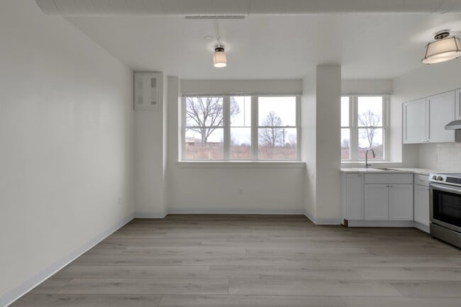 Building Photo - Unicorn Apartments