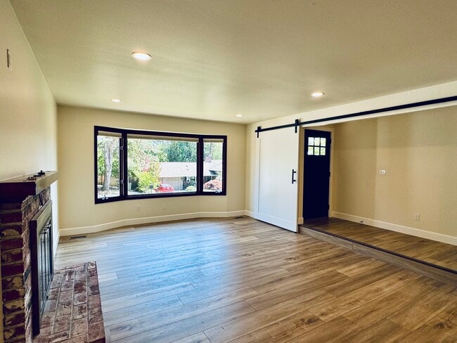 Living area + entrance (new flooring) - 11965 NW Oatfield Ct