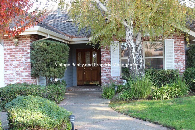 Foto del edificio - Top Of The Line Big 2/3 Bedroom Single Story Home Ready to Go!!!