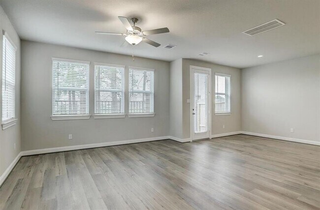 Building Photo - 9826 Magnolia Village Ln