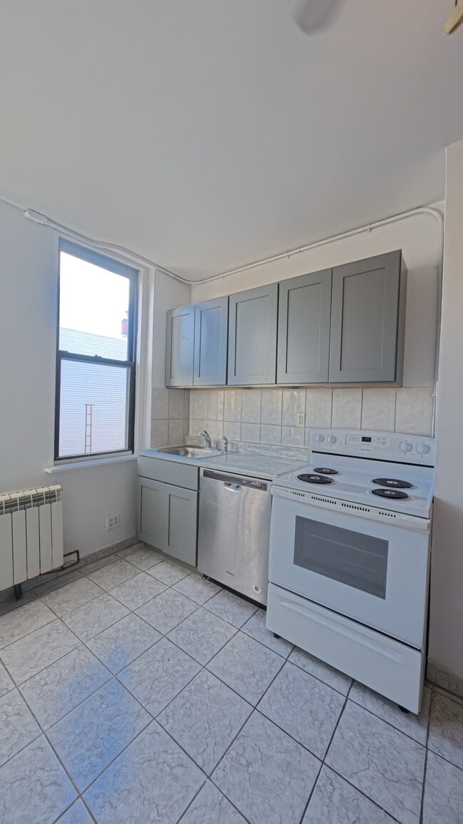 Building Photo - 188 Nassau Ave