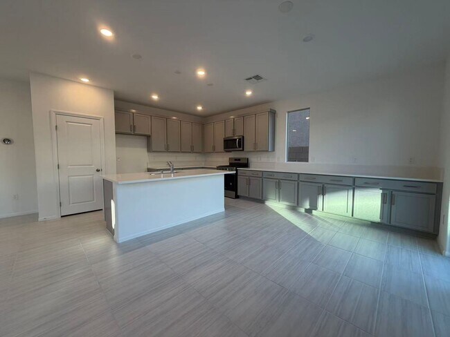 Building Photo - 7462 Pioneer Way