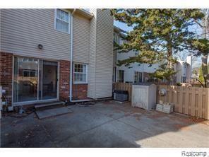 Foto del edificio - 5117 Buckingham Pl Dr