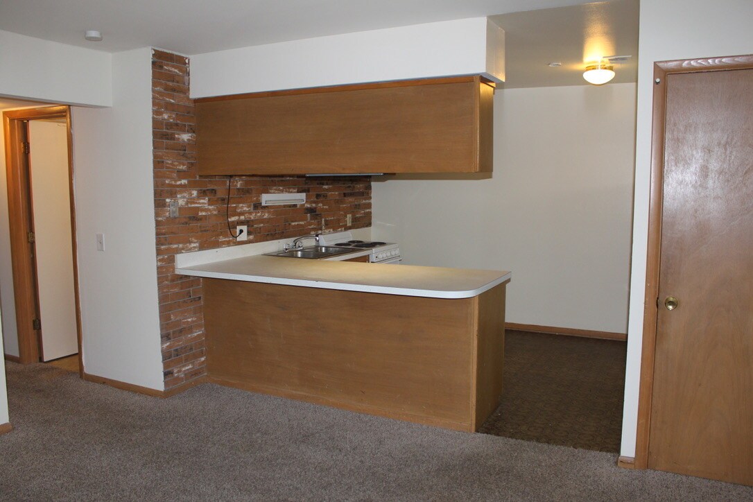Kitchen - 357 E 14th Ave