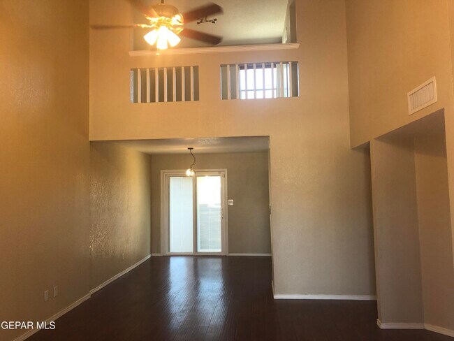 Building Photo - 14101 Tierra Halcon Dr