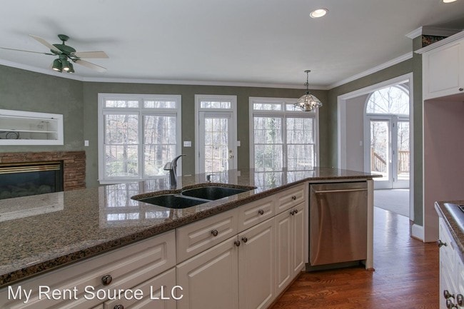 Building Photo - 166 Interlochen Dr