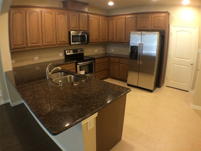 Foto del edificio - 935 Shelby Ln