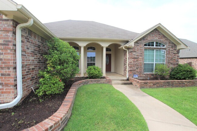 Foto del edificio - Coming Soon: Beautiful 3 Bedroom, 2 Bath n...