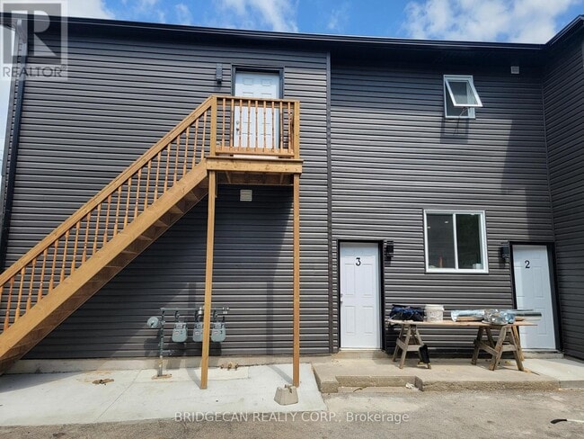 Building Photo - 103-103 Peel St