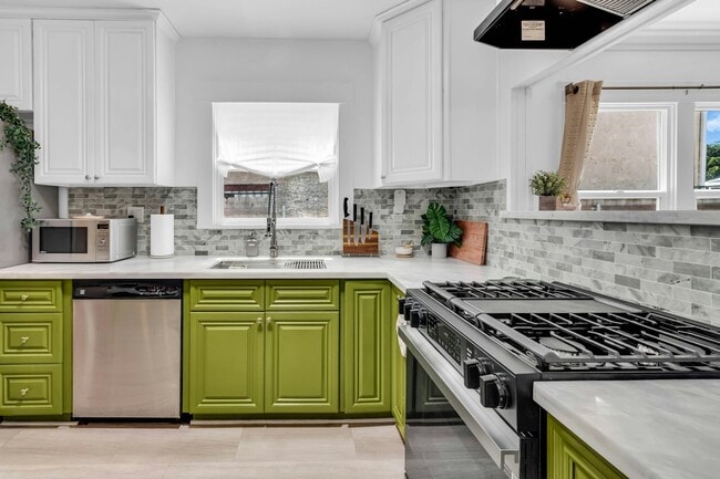 Building Photo - 4239 Cherokee Ave