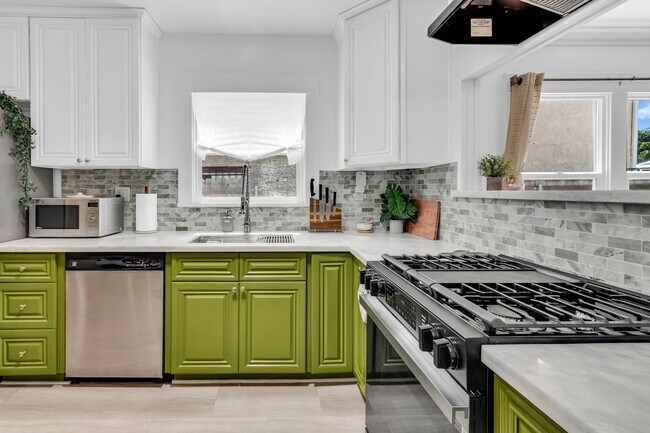 Foto del edificio - 4239 Cherokee Ave